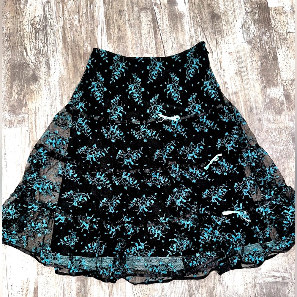 Betsey Johnson, vintage teal and black lace skirt. Women’s size 4 💐💕💐
